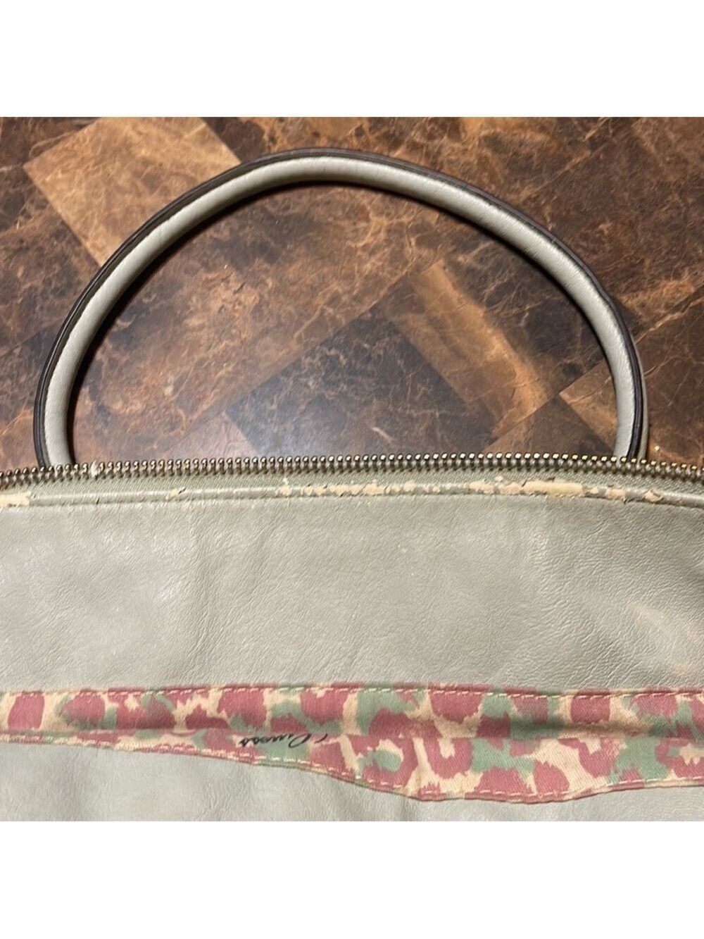 Guess Purse🥰🥰 - Picture 5 of 9